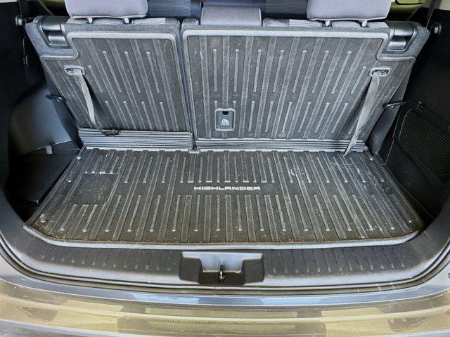 used 2022 Toyota Highlander car, priced at $29,395