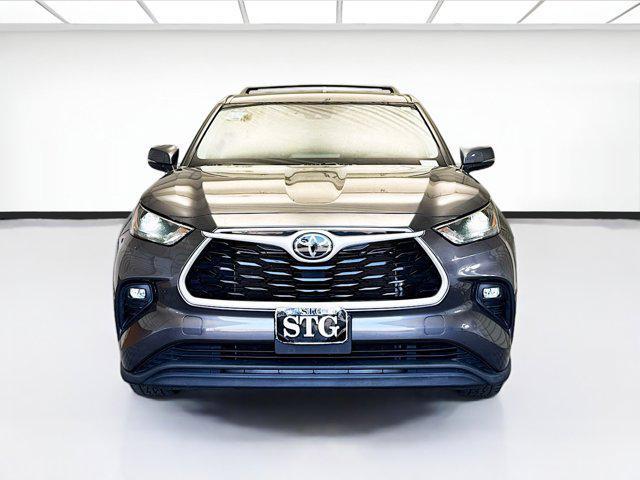 used 2022 Toyota Highlander car, priced at $29,395