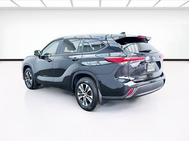 used 2023 Toyota Highlander car, priced at $37,798