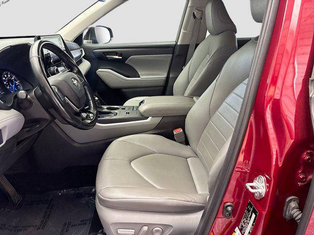 used 2020 Toyota Highlander Hybrid car, priced at $29,888