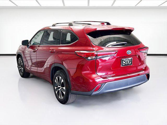 used 2020 Toyota Highlander Hybrid car, priced at $29,888