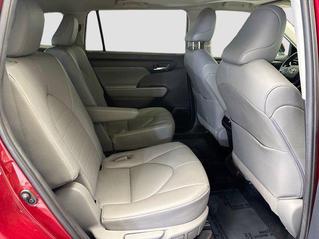 used 2020 Toyota Highlander Hybrid car, priced at $29,888
