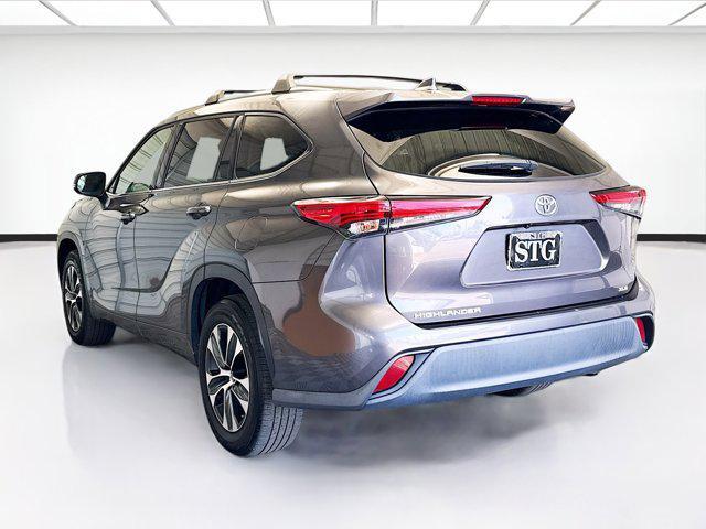 used 2021 Toyota Highlander car, priced at $24,450