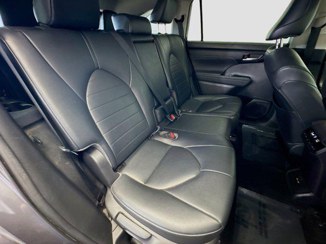 used 2021 Toyota Highlander car, priced at $24,450