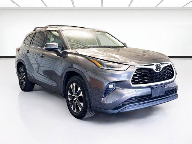 used 2021 Toyota Highlander car, priced at $24,450