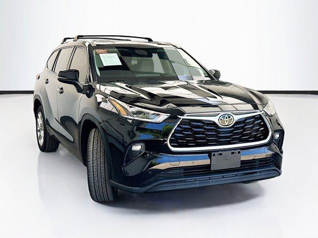 used 2021 Toyota Highlander car, priced at $33,399