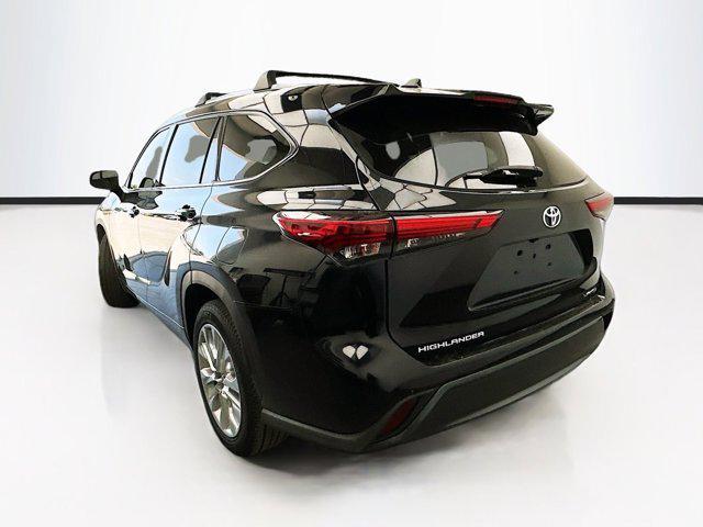 used 2021 Toyota Highlander car, priced at $32,488