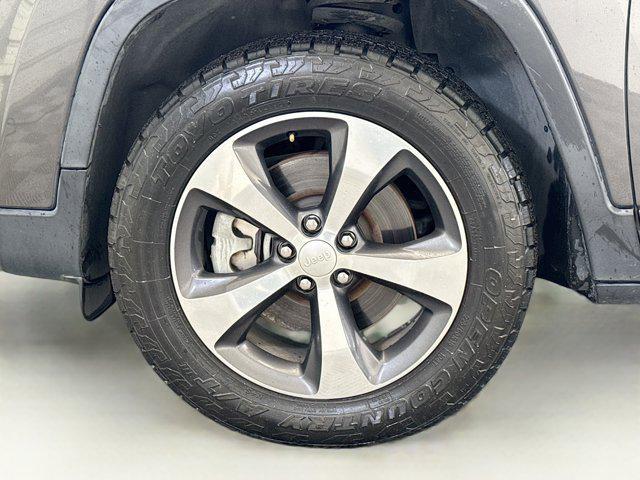 used 2019 Jeep Cherokee car, priced at $15,784
