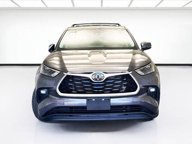 used 2022 Toyota Highlander car, priced at $30,880