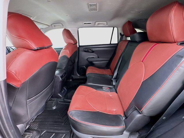 used 2021 Toyota Highlander car, priced at $26,250