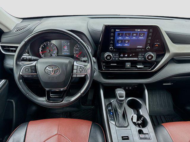 used 2021 Toyota Highlander car, priced at $26,250