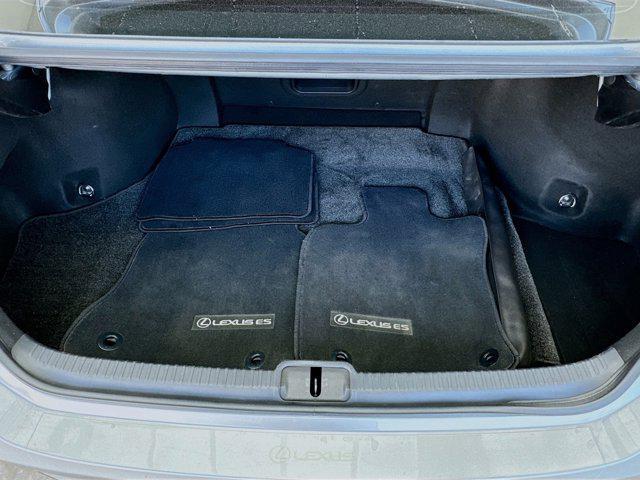 used 2022 Lexus ES 300h car, priced at $27,800