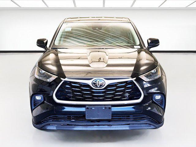 used 2022 Toyota Highlander car, priced at $26,475