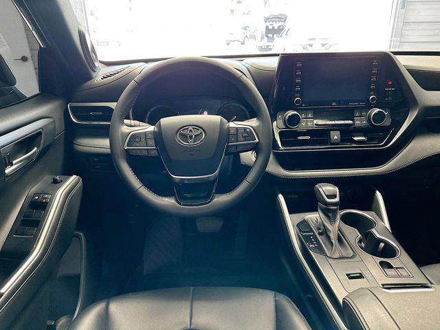 used 2021 Toyota Highlander car, priced at $32,388