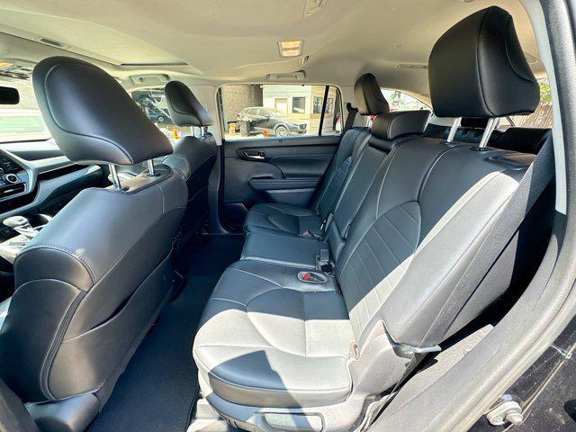 used 2021 Toyota Highlander car, priced at $34,387