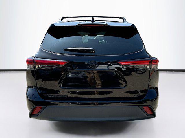 used 2021 Toyota Highlander car, priced at $34,387