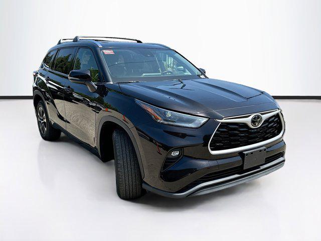 used 2021 Toyota Highlander car, priced at $34,387