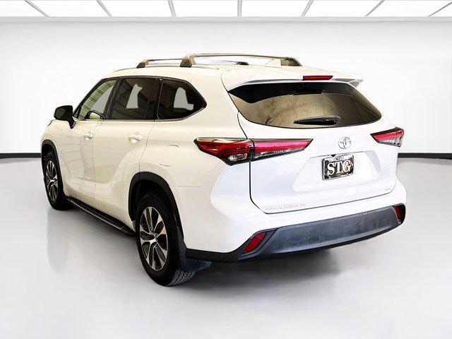 used 2022 Toyota Highlander car, priced at $33,188