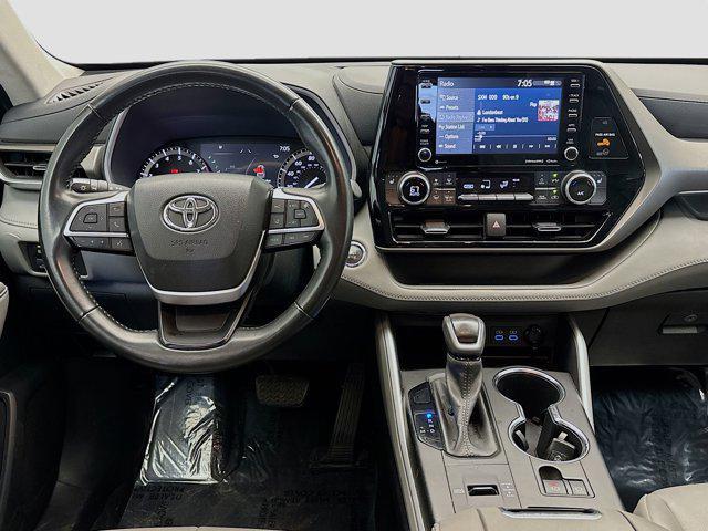 used 2022 Toyota Highlander car, priced at $33,188