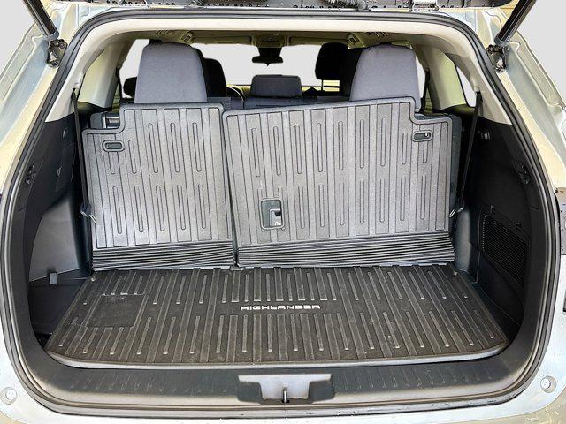 used 2022 Toyota Highlander car, priced at $30,488