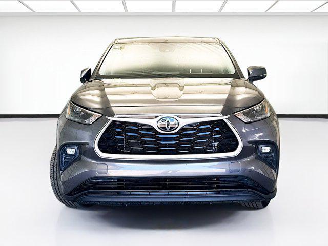 used 2023 Toyota Highlander car, priced at $32,880
