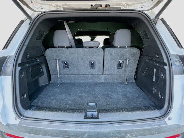 used 2024 Chevrolet Traverse car, priced at $38,888
