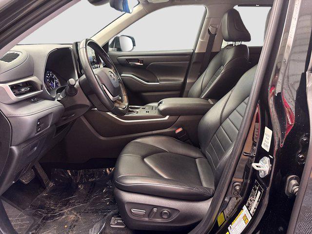used 2022 Toyota Highlander car, priced at $31,999