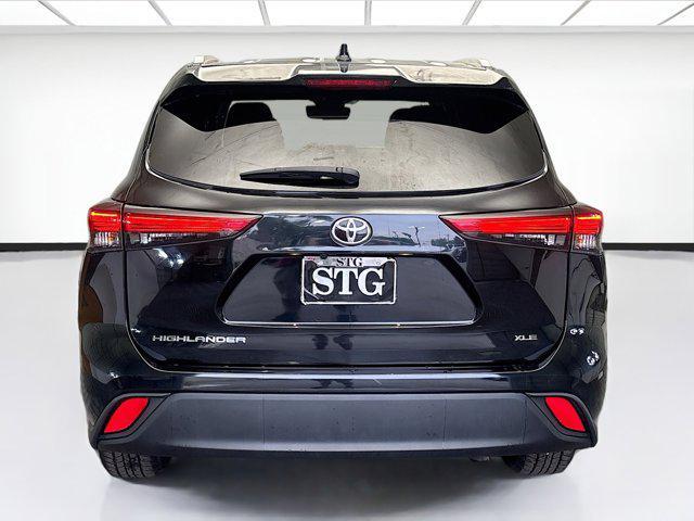 used 2022 Toyota Highlander car, priced at $31,999