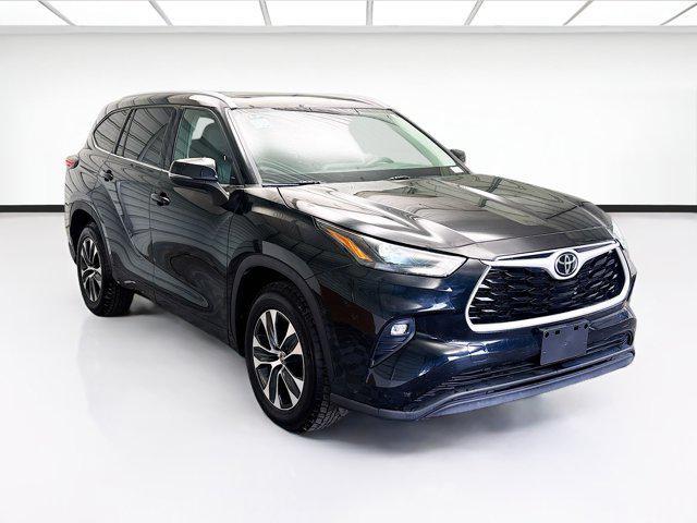 used 2022 Toyota Highlander car, priced at $31,999