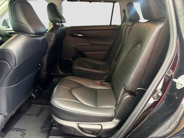 used 2022 Toyota Highlander car, priced at $31,999