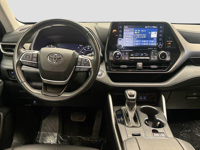 used 2022 Toyota Highlander car, priced at $31,999