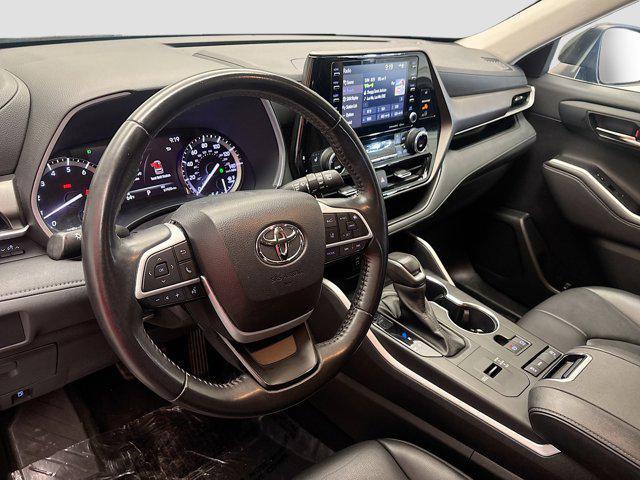 used 2022 Toyota Highlander car, priced at $31,999