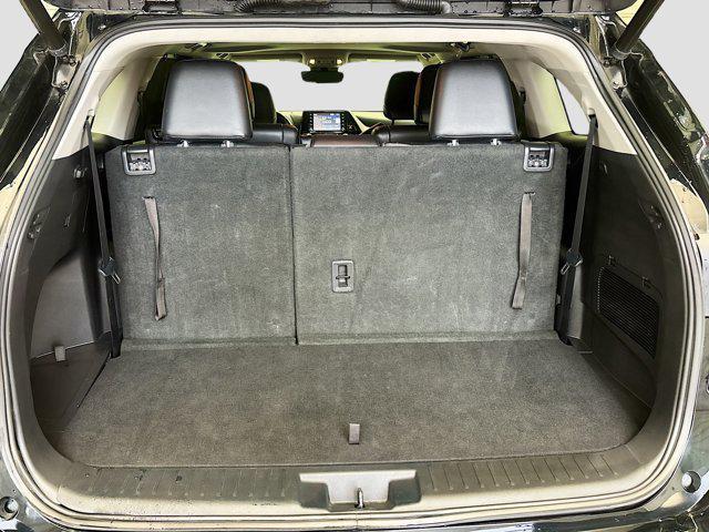 used 2022 Toyota Highlander car, priced at $31,999