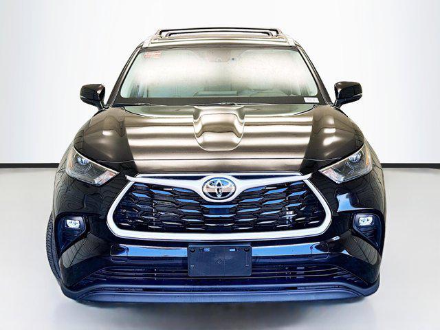 used 2022 Toyota Highlander car, priced at $35,588