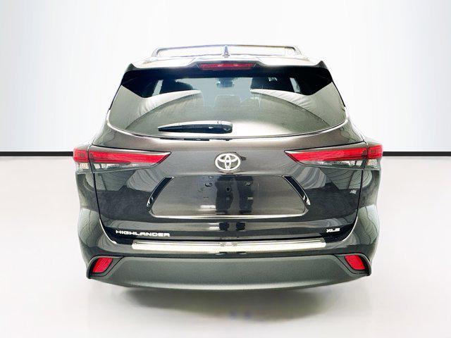 used 2022 Toyota Highlander car, priced at $35,588