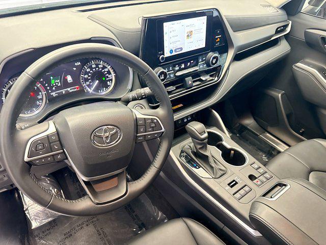 used 2024 Toyota Highlander car, priced at $39,554