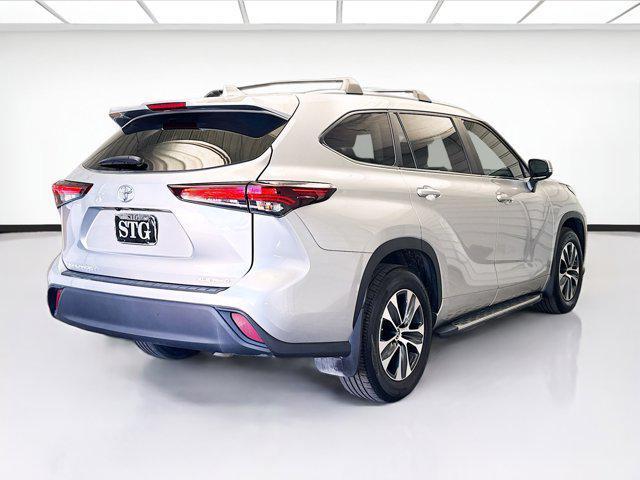 used 2024 Toyota Highlander car, priced at $39,554