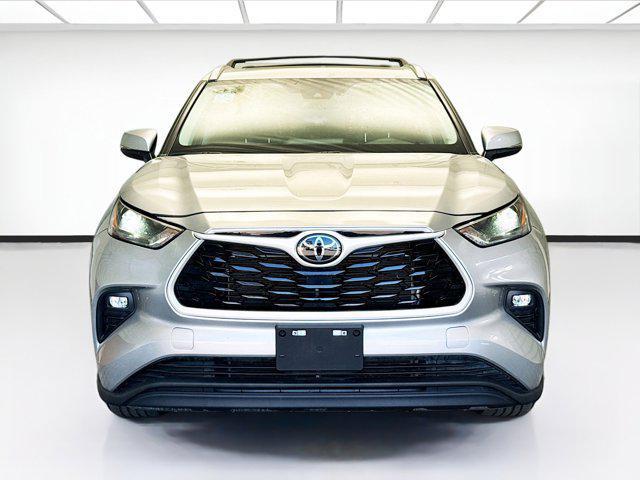used 2024 Toyota Highlander car, priced at $39,554