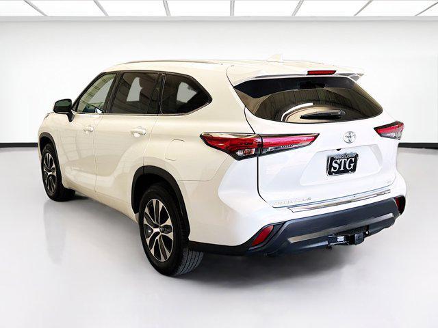 used 2022 Toyota Highlander car, priced at $34,288
