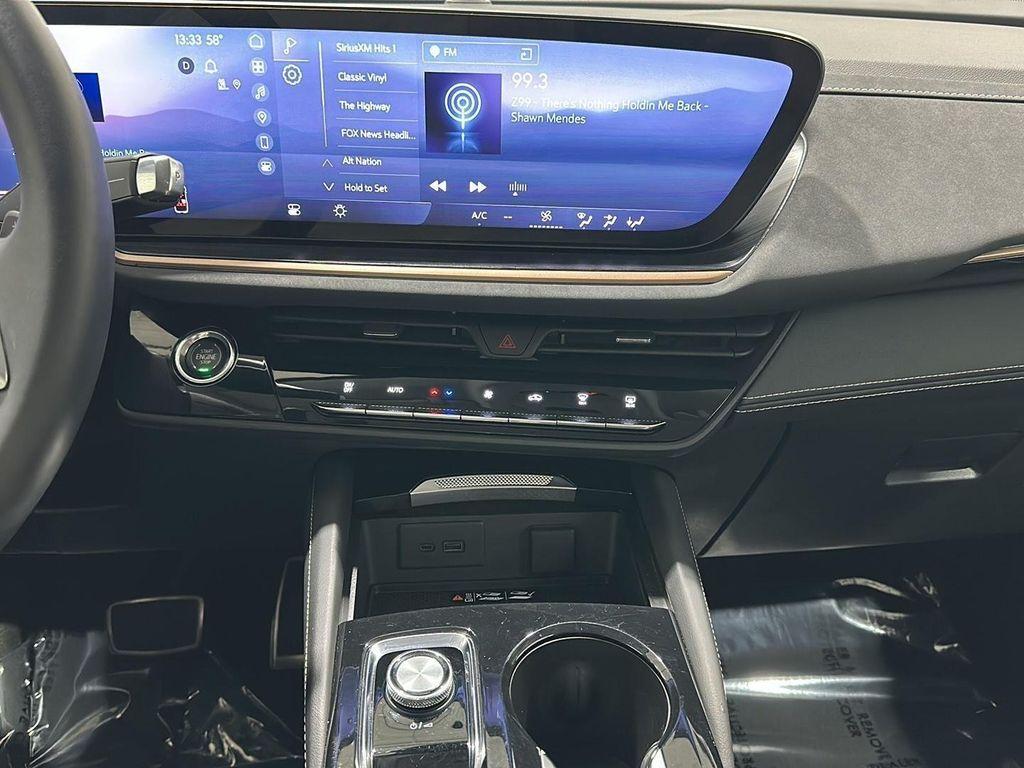 used 2025 Buick Envision car, priced at $29,383