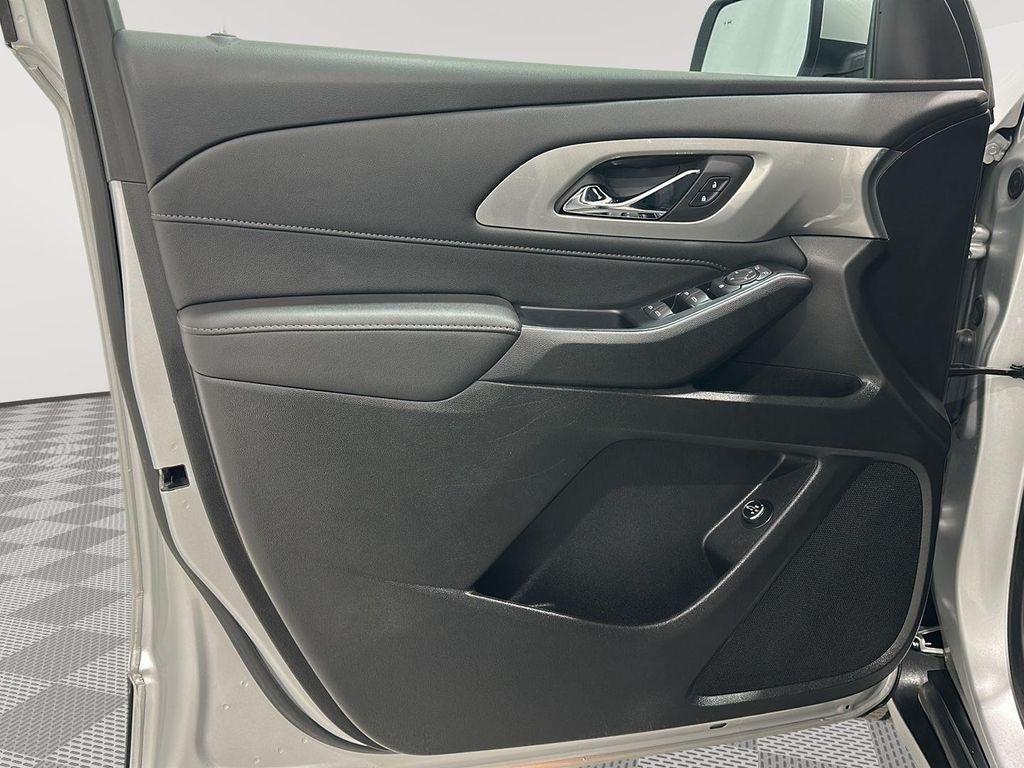 used 2022 Chevrolet Traverse car, priced at $29,520