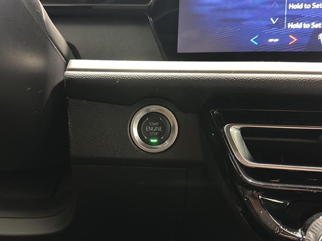 used 2025 Chevrolet Traverse car, priced at $37,035