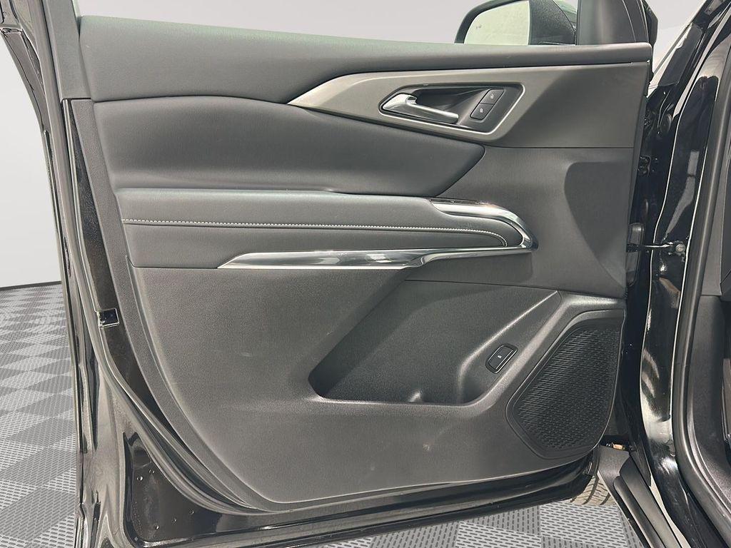 used 2025 Chevrolet Traverse car, priced at $37,035