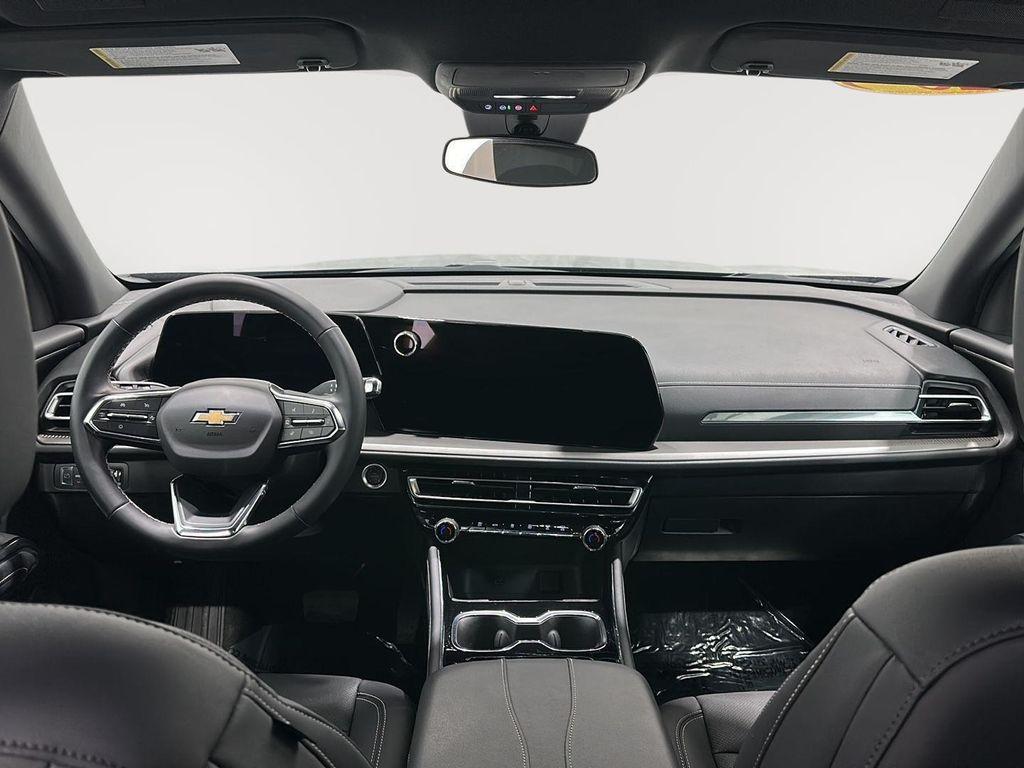 used 2025 Chevrolet Traverse car, priced at $37,035