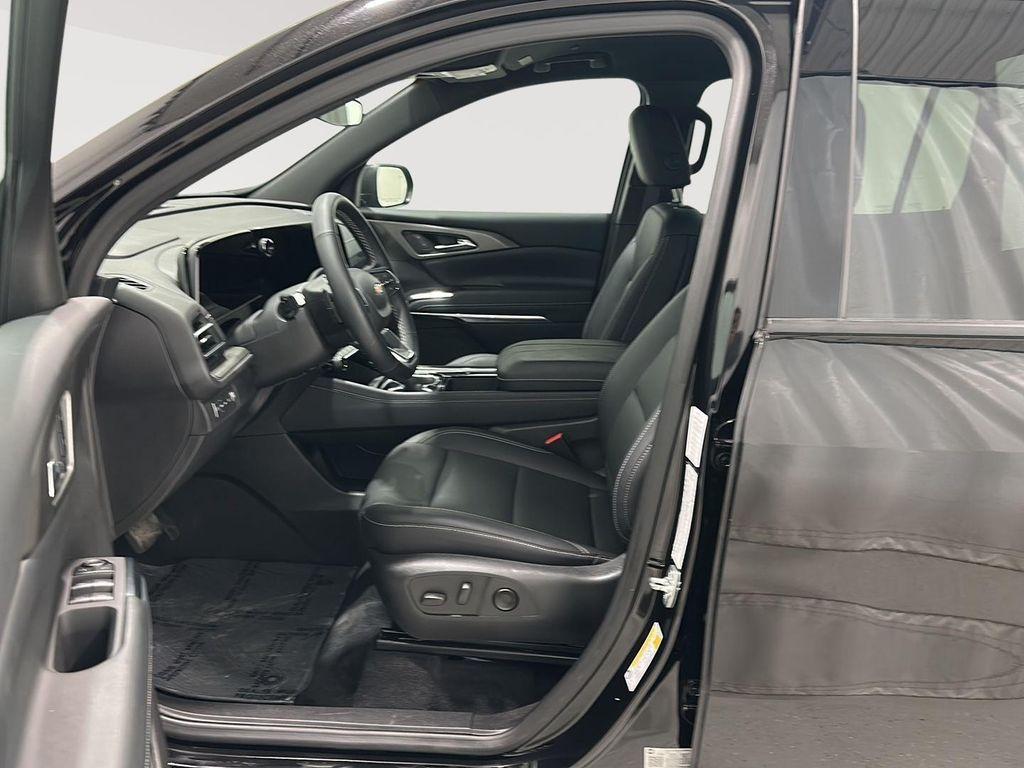 used 2025 Chevrolet Traverse car, priced at $37,035