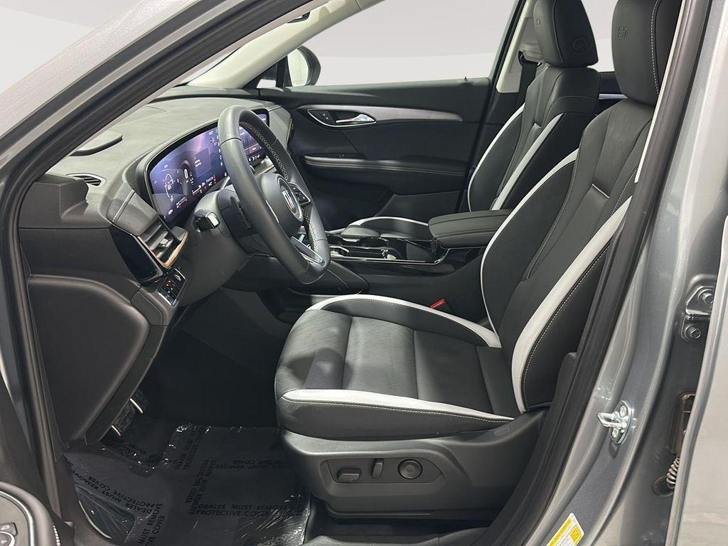 used 2025 Buick Envision car, priced at $29,127