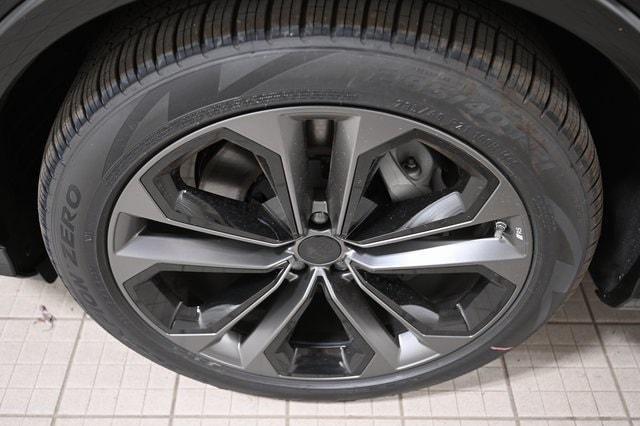 new 2026 Audi Q7 car, priced at $78,295