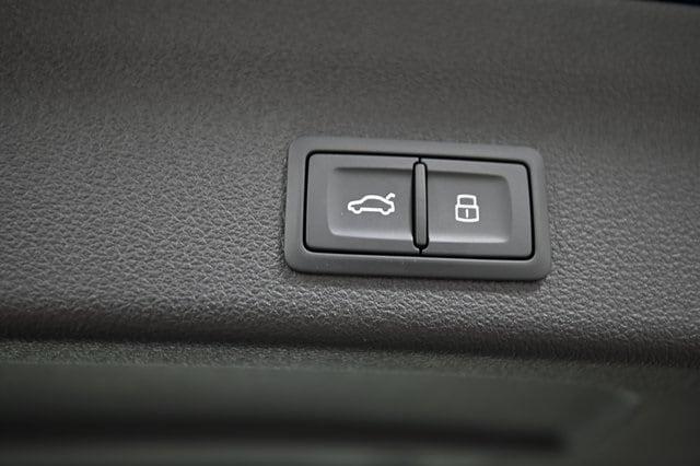 new 2025 Audi RS 6 Avant car, priced at $147,365