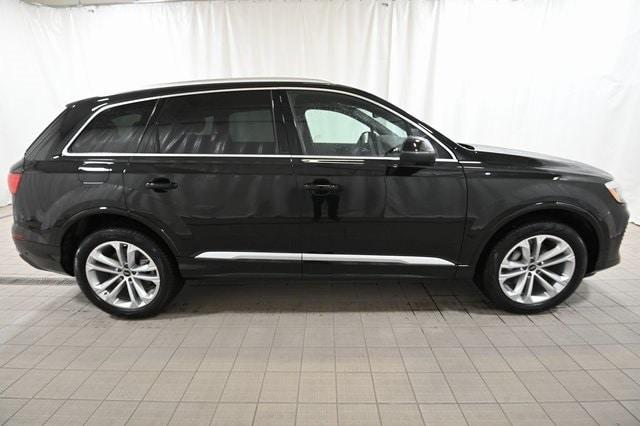 new 2025 Audi Q7 car, priced at $65,650