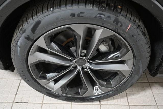 new 2026 Audi Q7 car, priced at $81,995